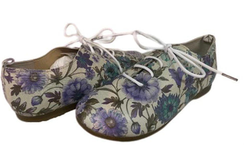 【かぼちゃの馬車 CA-15FL ブルー】フラワー柄の靴紐シューズ